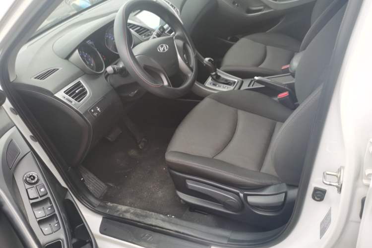 Used Hyundai Elantra (5th Generation / Langdong) 2016 1.6L Automatic Smart Version