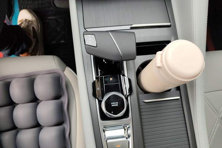 Used CHANGAN CS75 PLUS 2026 Model, Smart Champion Edition 1.5T New Blue Whale Smart Navigation Version Gear Lever