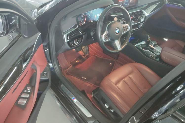 Used BMW 5 Series 2019 Facelifted 530Li Leading Edition M Sport Package