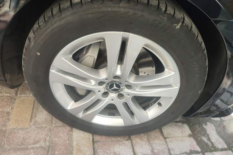 Used Mercedes-Benz S-Class 2019 S 350 L Executive Edition Right Front Wheel Hub