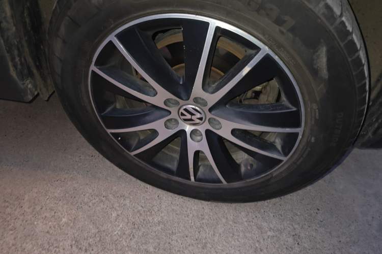 Used Volkswagen Tiguan 2015 1.8TSI Automatic Two-Wheel Drive Luxury Model Right Front Wheel Hub