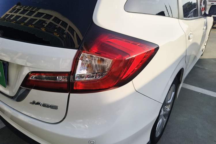 Used Honda Jade 2013 1.8L automatic Comfort version 5 seats
