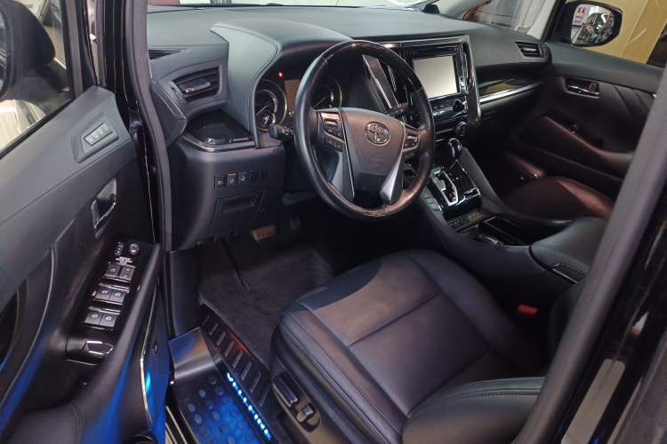 Used Toyota Vellfire 2019 Dual-Engine 2.5L HV Luxury Edition Driver Seat