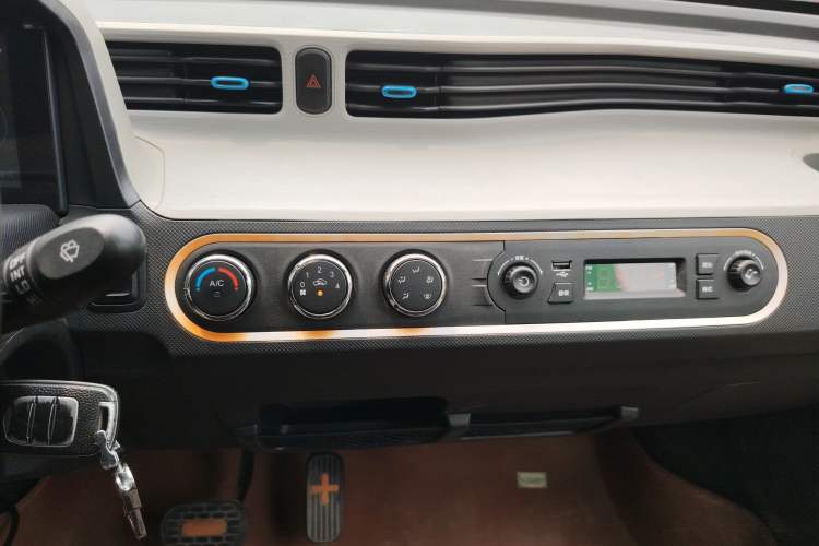 Used Wuling Hongguang MINIEV 2020 Enjoyment Model Lithium Iron Phosphate Audio And AC Panel