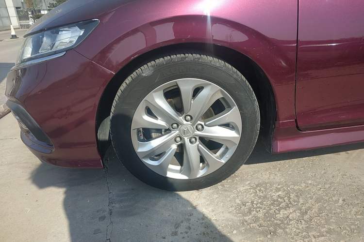 Used Honda Jade 2017 1.8L automatic Comfort version 5 seats Left Front Wheel Hub