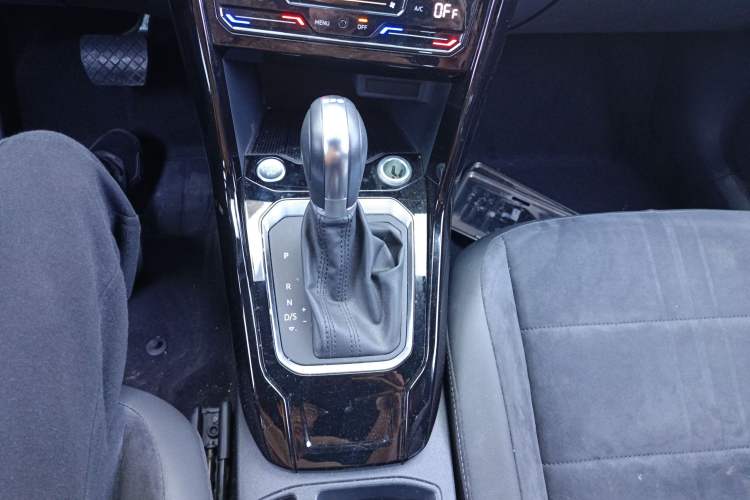 Used Volkswagen T-ROC 2020 280TSI DSG Two-Wheel-Drive Luxury Version Gear Lever