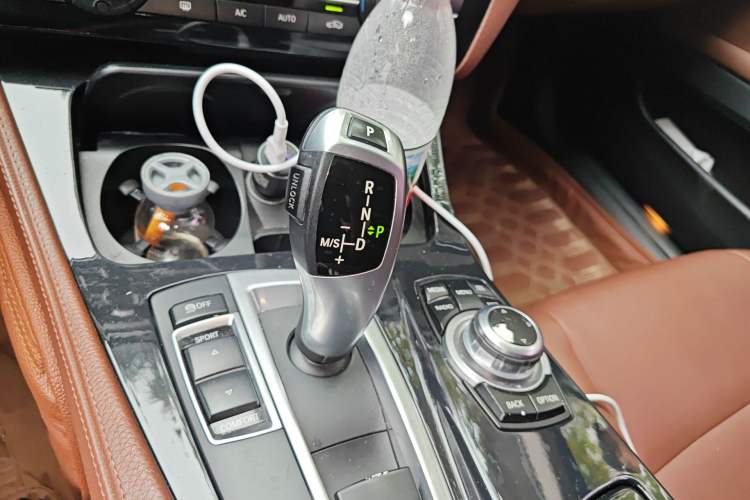 Used BMW 5 Series 2014 520Li Elegant Model
