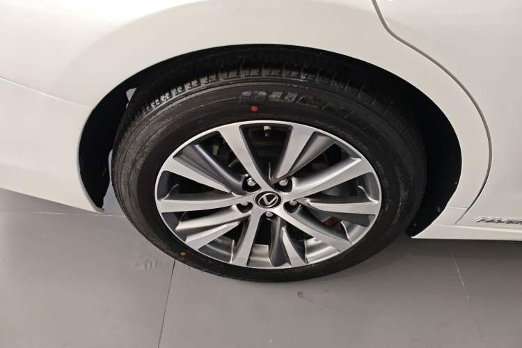 Used Lexus ES 2020 300h Premier Edition
