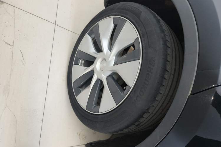 Used Tesla Model Y 2021 Long-Range All-Wheel-Drive Version