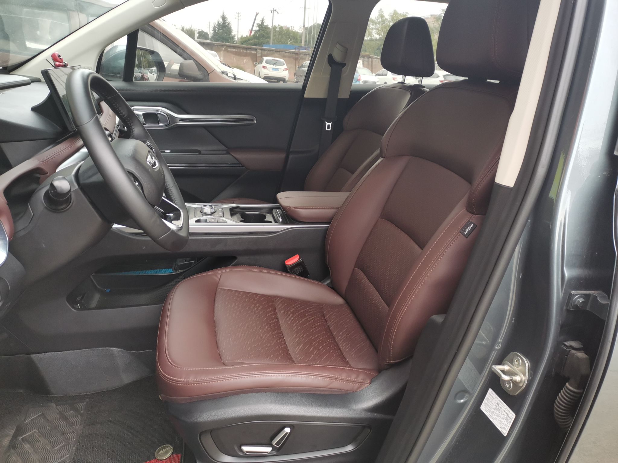 Переднее сиденье в автомобиле