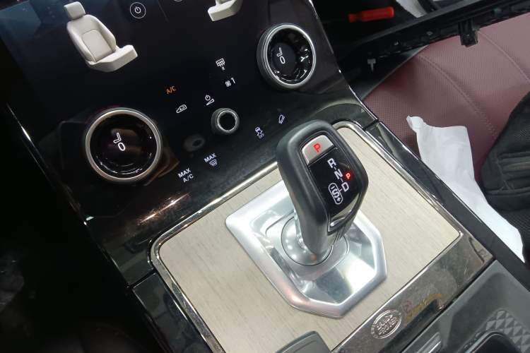 Used Land Rover Range Evoque 2023 Aurora L 249 PS Luxury Edition Gear Lever