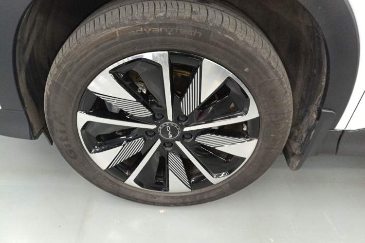 Used BYD Song PLUS New Energy 2025 DM-i 160KM Flagship PLUS Left Front Wheel Hub