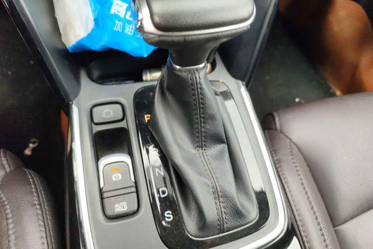 Used GAC Trumpchi GS4 2018 235T Automatic Two-Wheel Drive Luxury Smart Connectivity Millionth Anniversary Edition Gear Lever