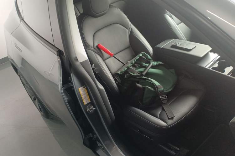 Used Tesla Model Y 2025 Rear-Wheel-Drive Version Right Front Seat