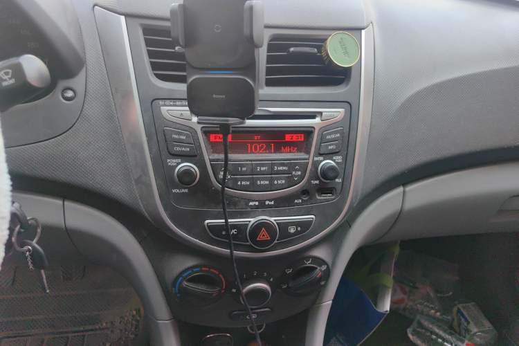 Used Hyundai Verna (older generation) 2014 1.4L Manual Smart GLS Trim