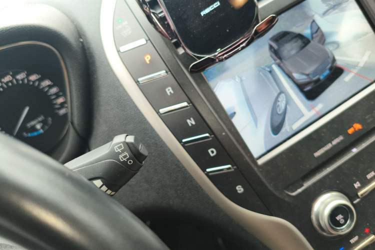 Used Lincoln MKC 2017 2.0T Two-Wheel Drive Deluxe Edition
