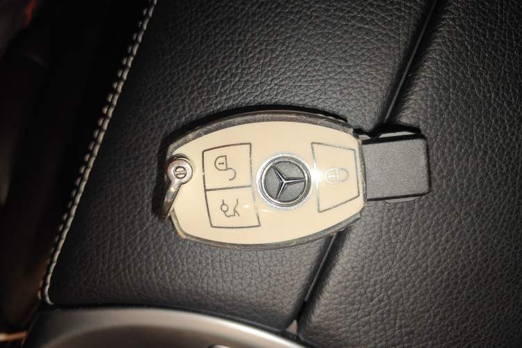 Used Mercedes-Benz GLC 2019 Facelift GLC 260 L 4MATIC Luxury Model Vehicle Key