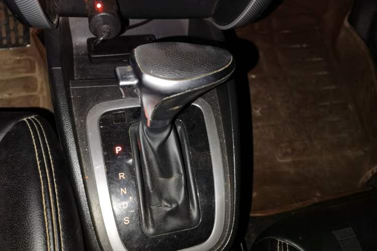 Used Bestune B30 2016 1.6L Automatic Premium Edition Gear Lever