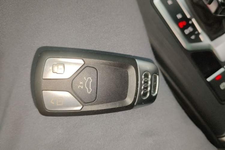 Used Audi A4L 2019 40 TFSI Ambition China VI Vehicle Key