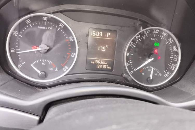 Used Skoda Octavia 2013 1.6L Automatic Yijie Edition Odometer Close Up