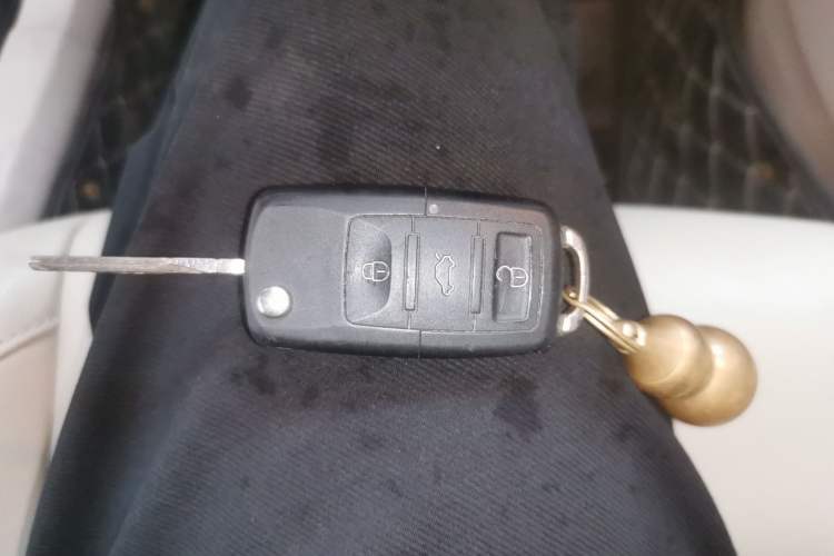 Used Volkswagen Sagitar 2010 1.4 TSI Automatic Luxury Model Vehicle Key