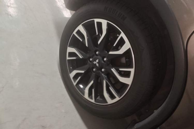 Used Mitsubishi Outlander 2019 2.4L 4x4 Zhi Xiang Edition 7 Seats China V Emission Standard