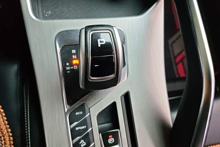 Used Geely Auto Coolray 2019 260T DCT Knight China VI Standard Gear Lever