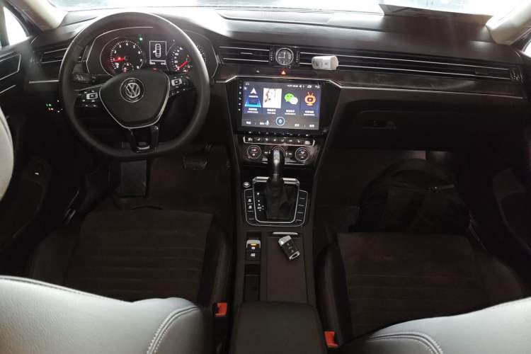 Used Volkswagen Magotan 2018 330TSI DSG Luxury Model Center Console