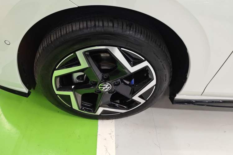 Used Volkswagen Golf 2025 300TSI R-Line
