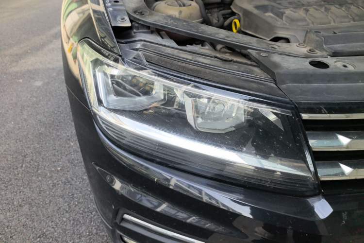 Used Volkswagen Tiguan L 2018 Facelift 330TSI Automatic Two-Wheel Drive Luxury Edition Right Front Headlight