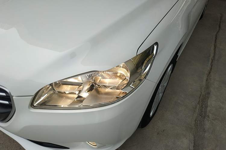 Used Peugeot 301 2016 1.6L Manual Comfort Edition Left Front Headlight