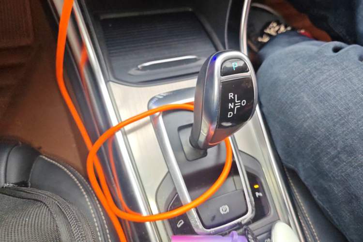 Used BYD Song New Energy 2017 Song DM 1.5TID All-Wheel Drive Luxury Model Gear Lever