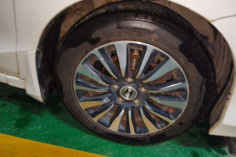 Used Honda Crider 2015 1.8L automatic comfort version Right Front Wheel Hub