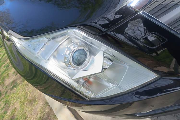 Used Cadillac SRX 2012 3.0L Elite Edition Right Front Headlight