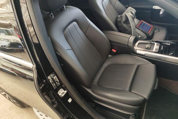 Used Mercedes-Benz GLB 2024 Refresh GLB 220 Fashion Edition Right Front Seat