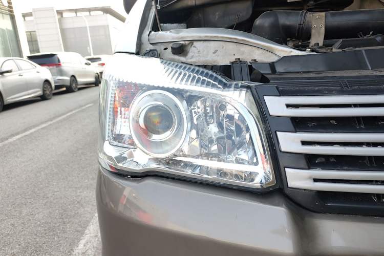 Used FORTHING Lingzhi 2014 M5 Q3 2.0L 7-seat Long-Wheelbase Comfort Version
