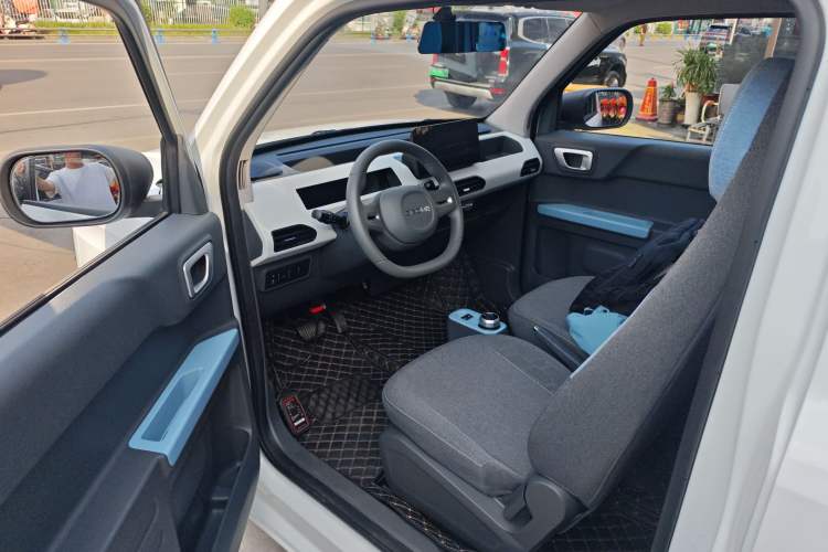 Used Geely Galaxy Panda 2024 Panda Mini 200km Endurance Bear Driver Seat