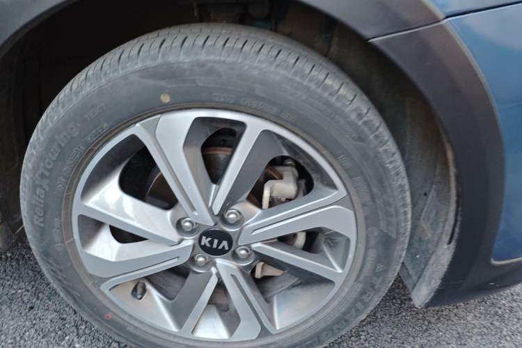 Used Kia KX Cross 2017 1.4L MT GLS Right Front Wheel Hub