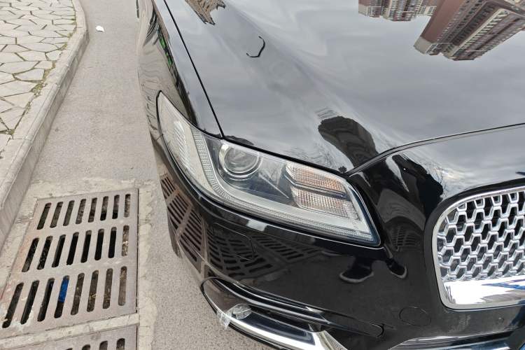 Used Lincoln Continental 2018 2.0T Two-Wheel Drive Deluxe Edition Right Front Headlight