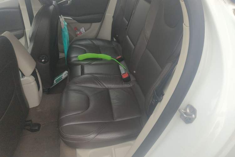 Used Volvo V40 2015 1.6T Zhiyi Edition