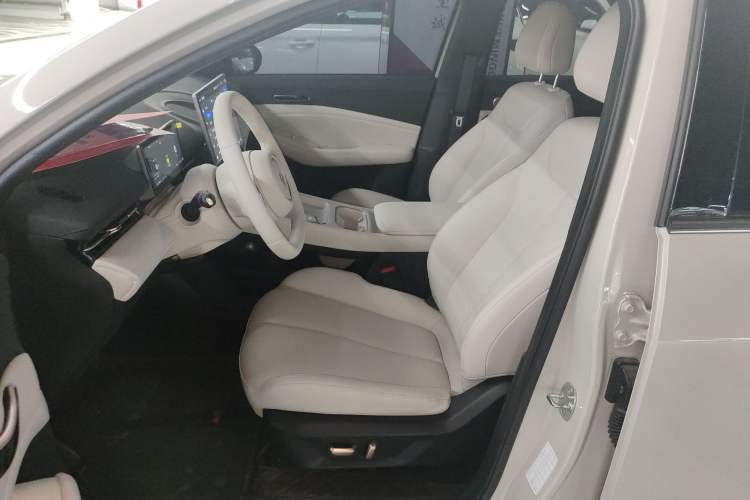 Used Baojun Yunhai 2024 140km Plug-in Hybrid Version Left Front Seat