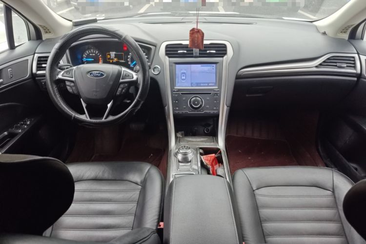 Used Ford Mondeo 2017 EcoBoost 180 Stylish Model Center Console