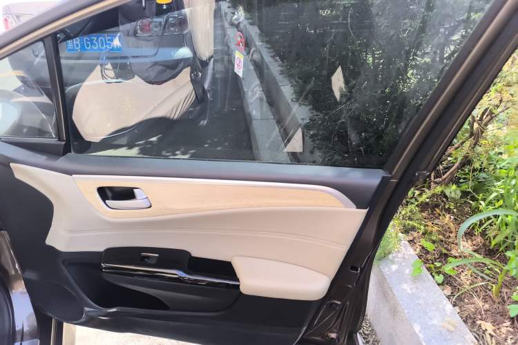 Used Honda Jade 2013 1.8L automatic Comfort version 5 seats