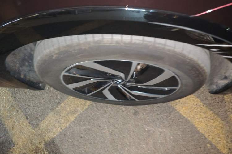 Used Volkswagen Viloran 2020 330TSI Luxury Edition Right Front Wheel Hub