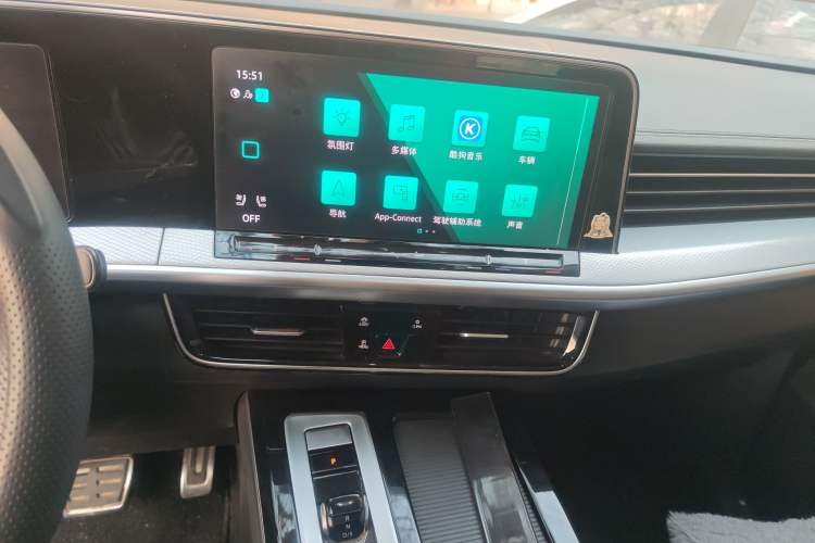 Used Volkswagen Tavendor 2024 380TSI All-Wheel Drive R-Line Cruise Edition Audio And AC Panel