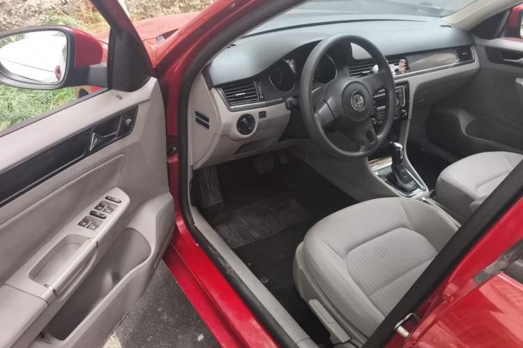 Used Volkswagen Bora 2013 1.6L Automatic Fashion Model
