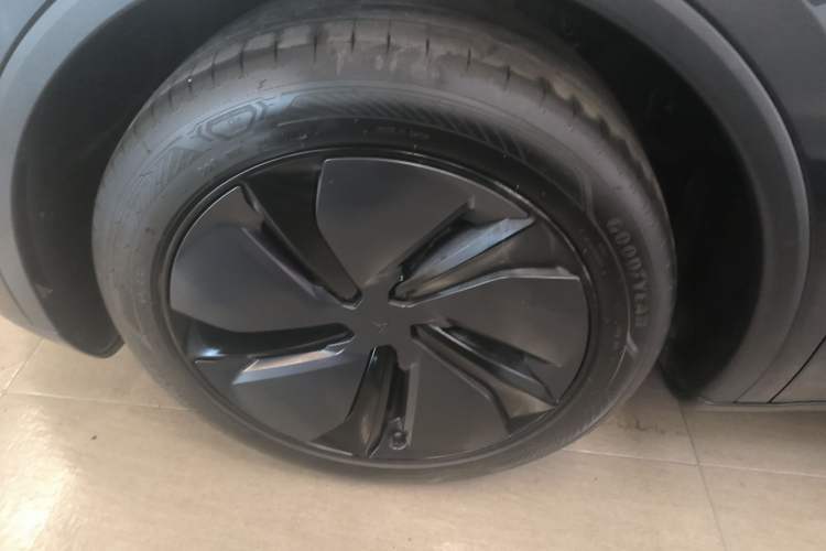 Used Tesla Model Y 2025 Rear-Wheel-Drive Version
