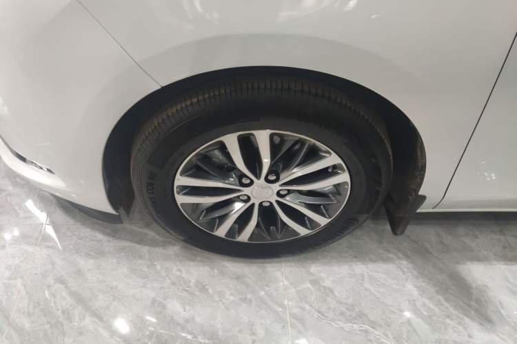 Used Buick GL8 2021 ES Landtrek 653T Comfort Edition Left Front Wheel Hub