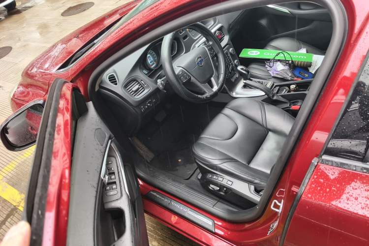 Used Volvo V40 2016 T3 Zhiyi Edition
