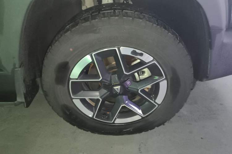 Used Deepal G318 2024 Four-Wheel-Drive Air Suspension Model
